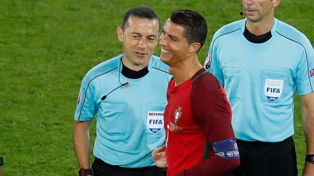 FIFA’dan Cüneyt Çakır, Halis Özkahya ve Hüseyin Göçek’e görev